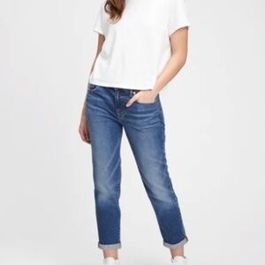 GAP GIRLFRIEND MID RISE JEANS 26/2r